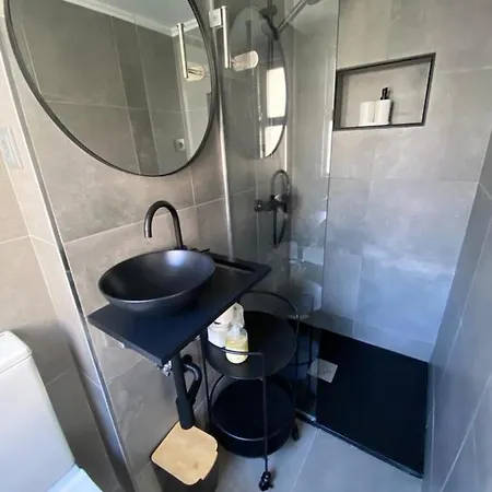 Vintage 2bedroom ליסבון